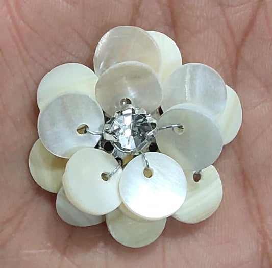 Premium sea shell button flower