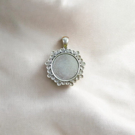 Flower Shape Pendant_Silver