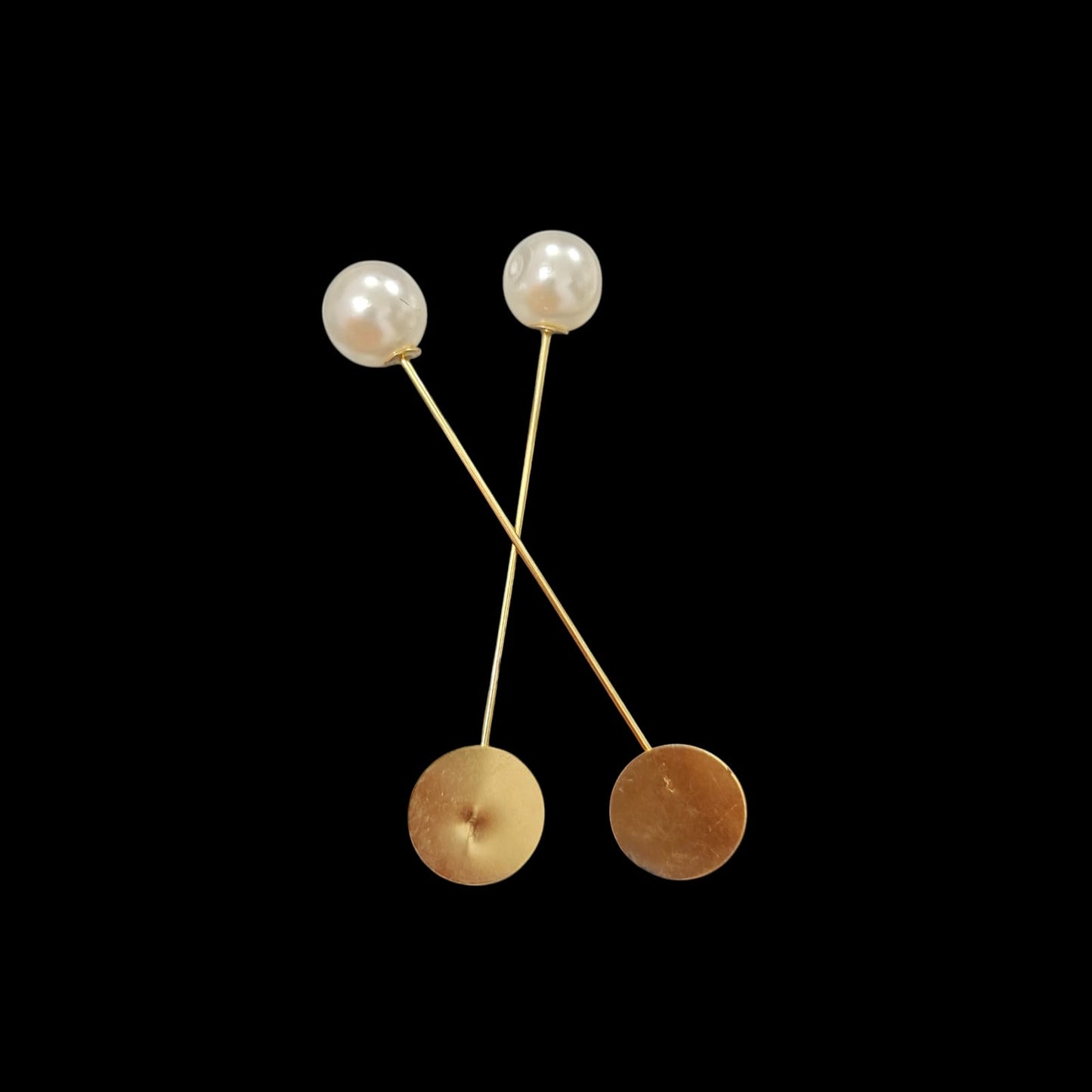 Broch with White Pearl