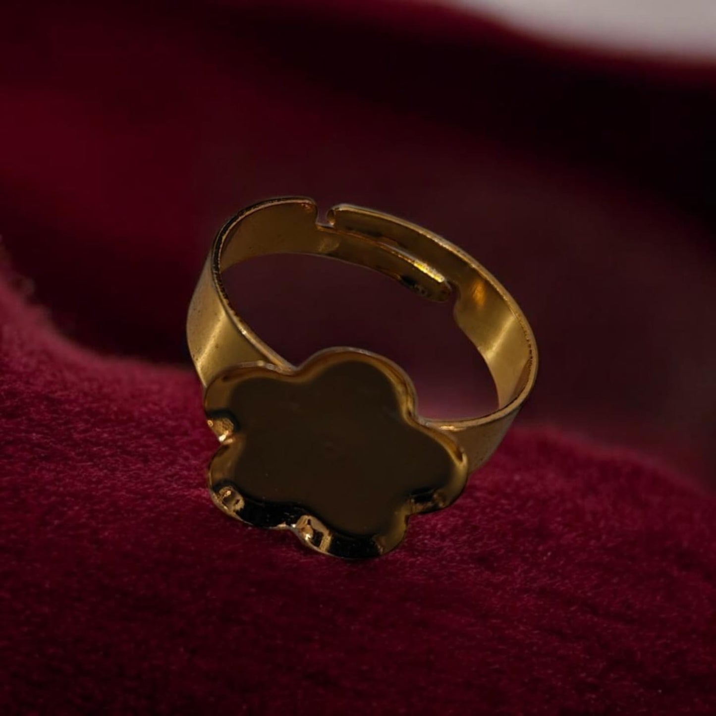 Flower shape finger ring