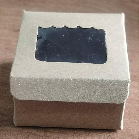 Box with window_05