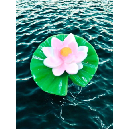 Small Lotus with Leafe