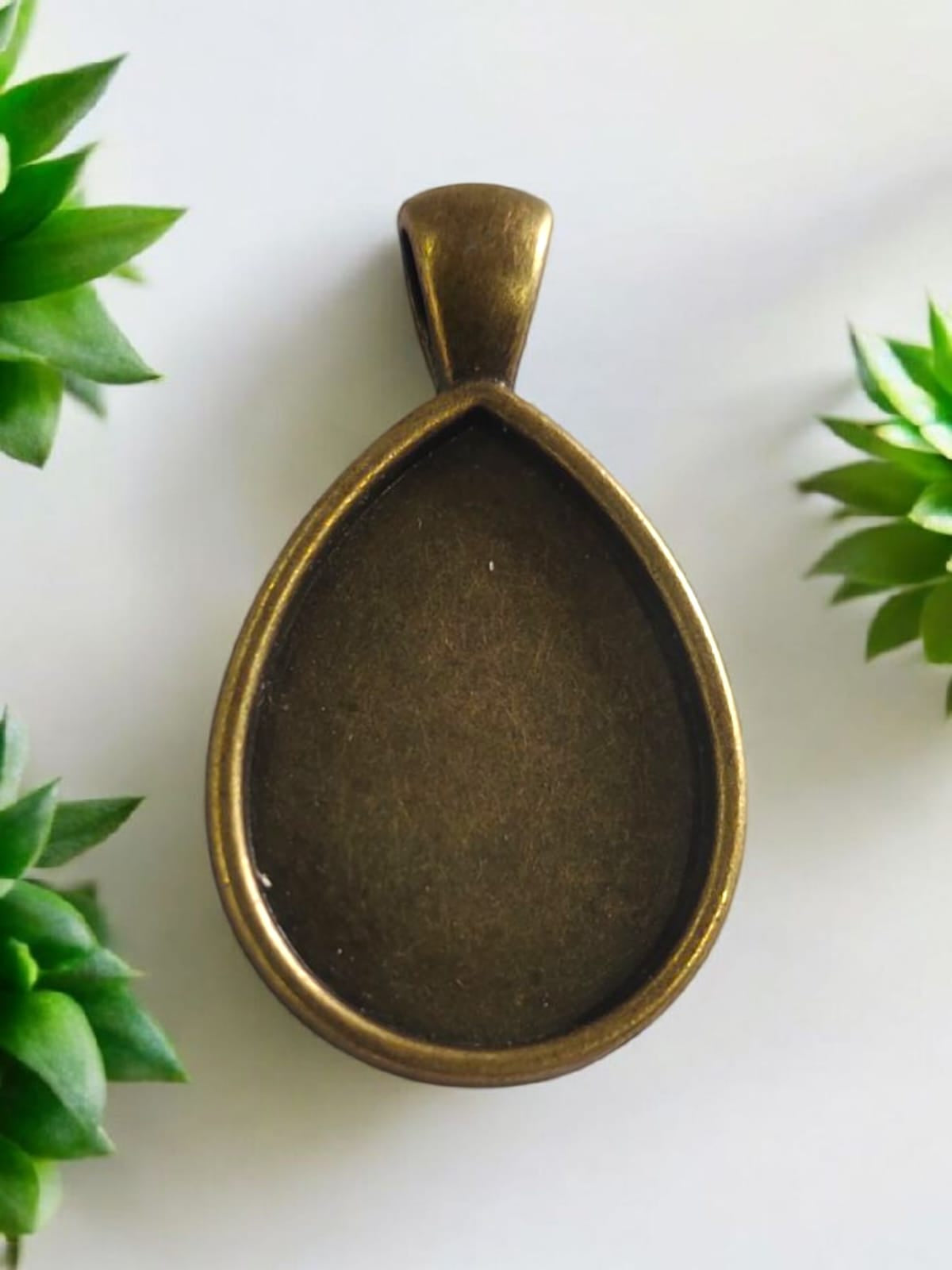 Antic Pendant