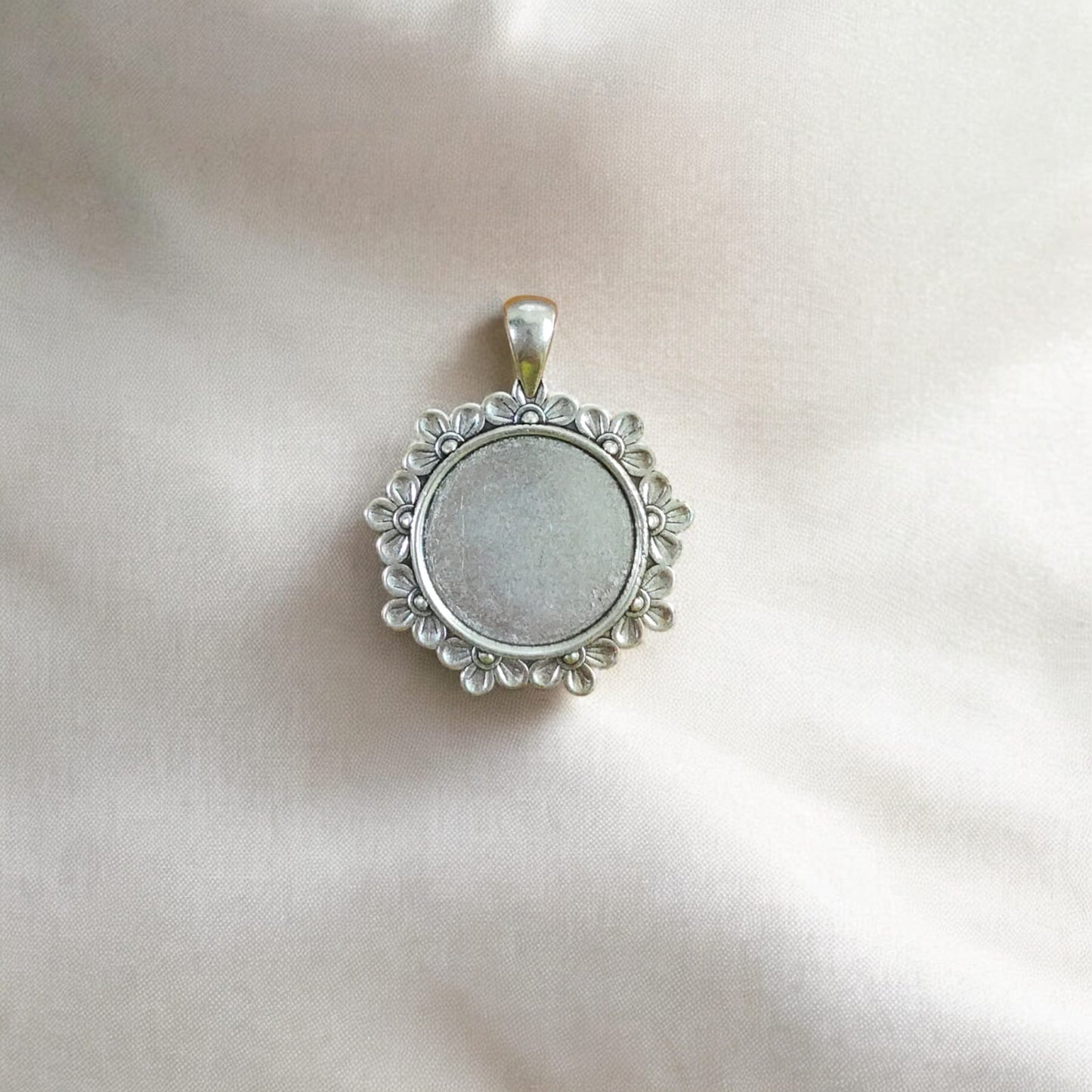 Flower Shape Pendant_Silver